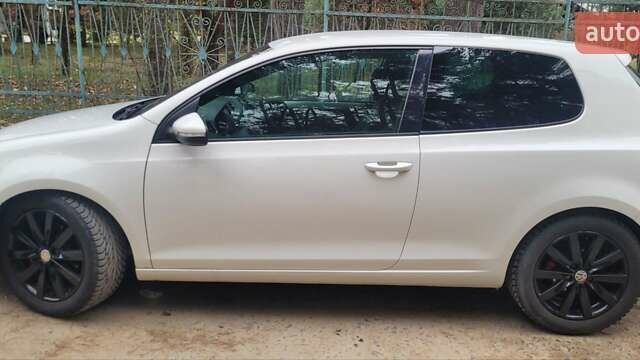 Белый Фольксваген Гольф, объемом двигателя 1.39 л и пробегом 246 тыс. км за 6500 $, фото 2 на Automoto.ua