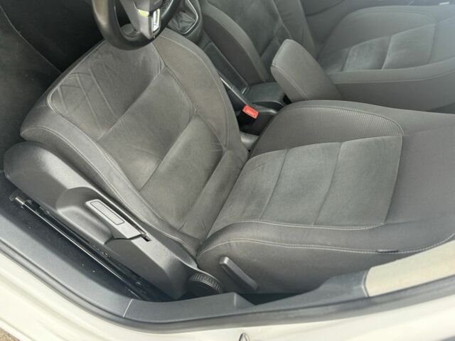 Білий Фольксваген Гольф, об'ємом двигуна 1.8 л та пробігом 250 тис. км за 7800 $, фото 13 на Automoto.ua