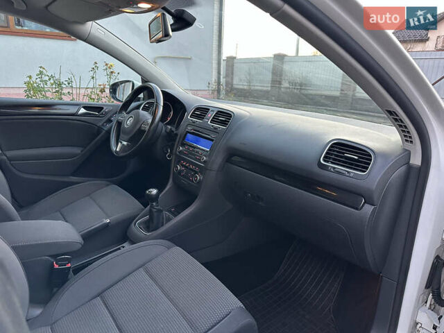 Белый Фольксваген Гольф, объемом двигателя 1.8 л и пробегом 103 тыс. км за 8500 $, фото 67 на Automoto.ua