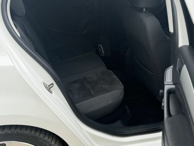 Білий Фольксваген Гольф, об'ємом двигуна 1.8 л та пробігом 250 тис. км за 7800 $, фото 10 на Automoto.ua