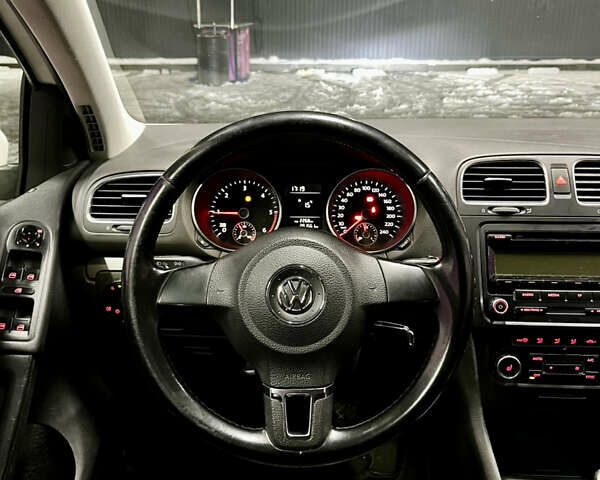 Белый Фольксваген Гольф, объемом двигателя 1.97 л и пробегом 281 тыс. км за 7400 $, фото 15 на Automoto.ua