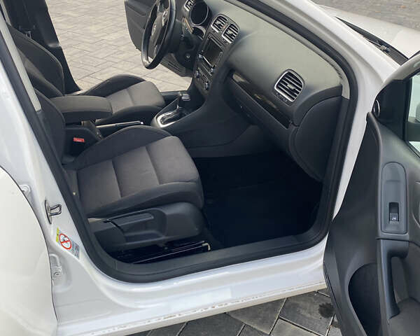 Белый Фольксваген Гольф, объемом двигателя 1.39 л и пробегом 257 тыс. км за 8900 $, фото 18 на Automoto.ua