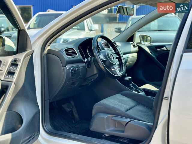 Белый Фольксваген Гольф, объемом двигателя 1.6 л и пробегом 236 тыс. км за 7300 $, фото 8 на Automoto.ua