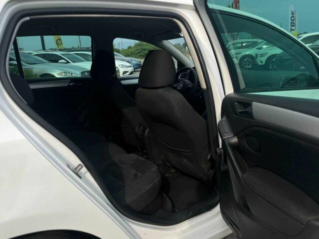 Белый Фольксваген Гольф, объемом двигателя 1.4 л и пробегом 192 тыс. км за 8700 $, фото 11 на Automoto.ua