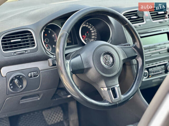 Белый Фольксваген Гольф, объемом двигателя 1.6 л и пробегом 236 тыс. км за 7300 $, фото 9 на Automoto.ua