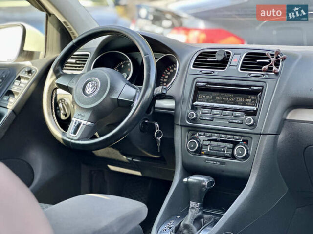 Белый Фольксваген Гольф, объемом двигателя 1.6 л и пробегом 236 тыс. км за 7300 $, фото 14 на Automoto.ua