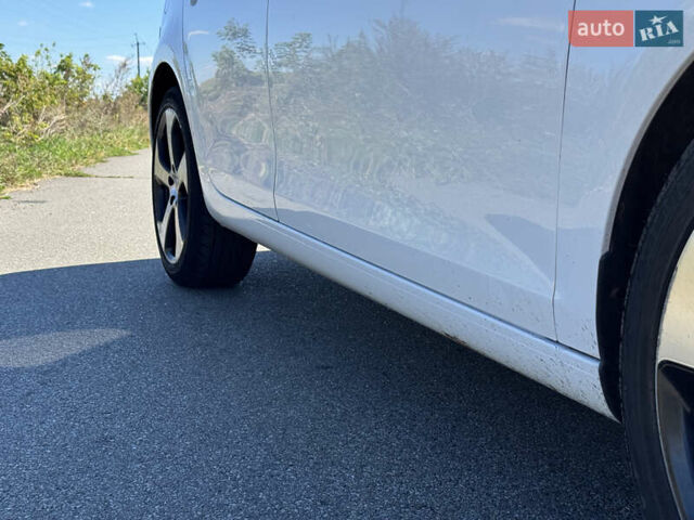 Белый Фольксваген Гольф, объемом двигателя 1.4 л и пробегом 254 тыс. км за 7200 $, фото 6 на Automoto.ua