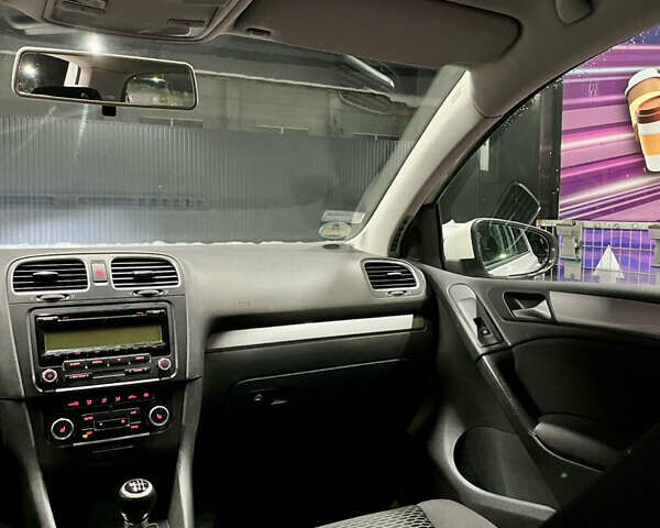 Белый Фольксваген Гольф, объемом двигателя 1.97 л и пробегом 281 тыс. км за 7400 $, фото 17 на Automoto.ua