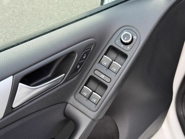 Білий Фольксваген Гольф, об'ємом двигуна 1.4 л та пробігом 183 тис. км за 8800 $, фото 9 на Automoto.ua