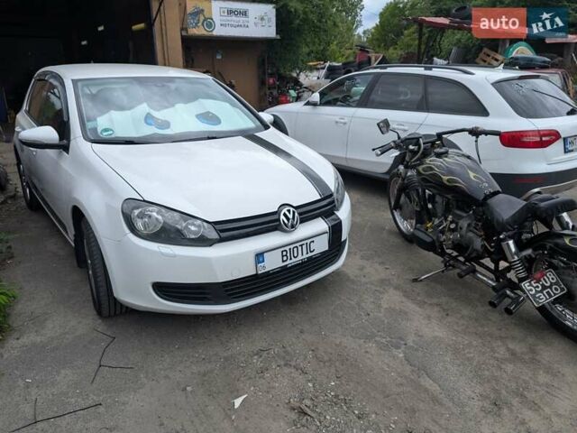 Белый Фольксваген Гольф, объемом двигателя 1.6 л и пробегом 340 тыс. км за 8000 $, фото 8 на Automoto.ua