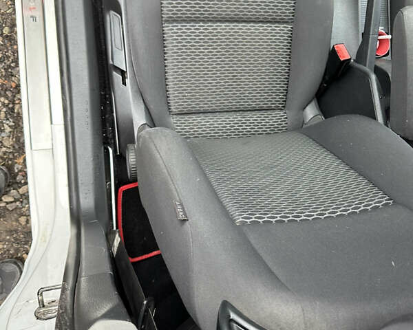 Белый Фольксваген Гольф, объемом двигателя 1.6 л и пробегом 260 тыс. км за 7500 $, фото 7 на Automoto.ua