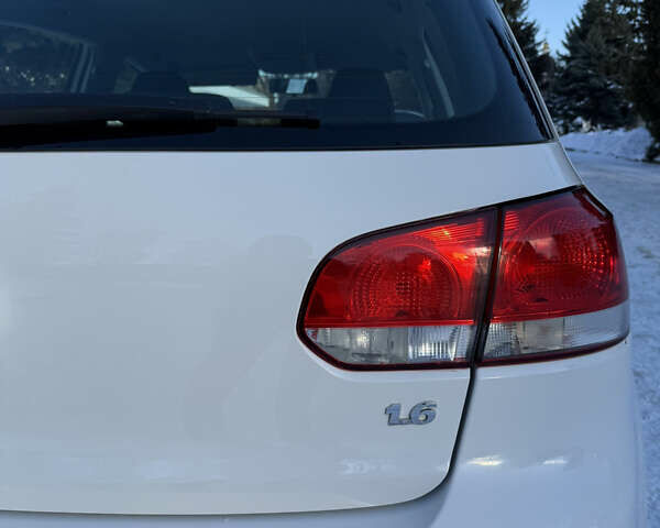 Белый Фольксваген Гольф, объемом двигателя 1.6 л и пробегом 178 тыс. км за 8500 $, фото 9 на Automoto.ua