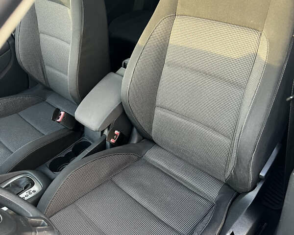 Білий Фольксваген Гольф, об'ємом двигуна 2.48 л та пробігом 268 тис. км за 9500 $, фото 16 на Automoto.ua