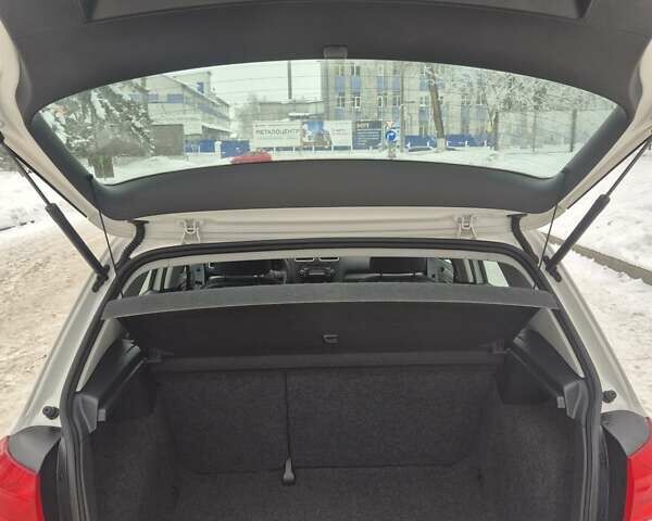 Білий Фольксваген Гольф, об'ємом двигуна 1.6 л та пробігом 177 тис. км за 9100 $, фото 35 на Automoto.ua