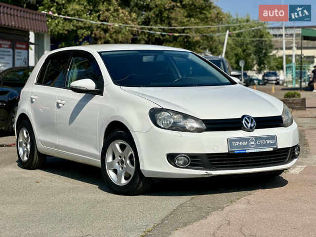 Белый Фольксваген Гольф, объемом двигателя 1.6 л и пробегом 236 тыс. км за 7300 $, фото 6 на Automoto.ua