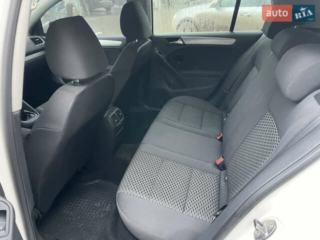 Белый Фольксваген Гольф, объемом двигателя 1.39 л и пробегом 241 тыс. км за 6500 $, фото 12 на Automoto.ua