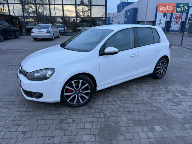 Белый Фольксваген Гольф, объемом двигателя 1.6 л и пробегом 245 тыс. км за 7700 $, фото 1 на Automoto.ua
