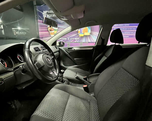 Белый Фольксваген Гольф, объемом двигателя 1.97 л и пробегом 281 тыс. км за 7400 $, фото 18 на Automoto.ua