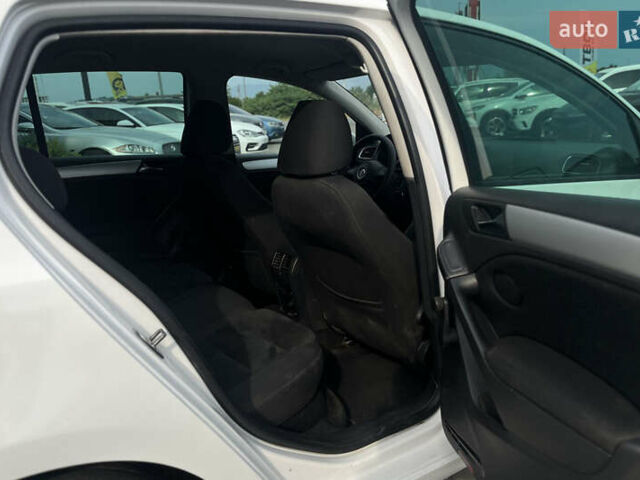 Белый Фольксваген Гольф, объемом двигателя 1.4 л и пробегом 192 тыс. км за 8700 $, фото 11 на Automoto.ua