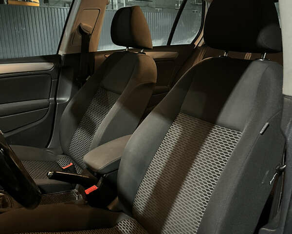 Белый Фольксваген Гольф, объемом двигателя 1.97 л и пробегом 281 тыс. км за 7400 $, фото 23 на Automoto.ua