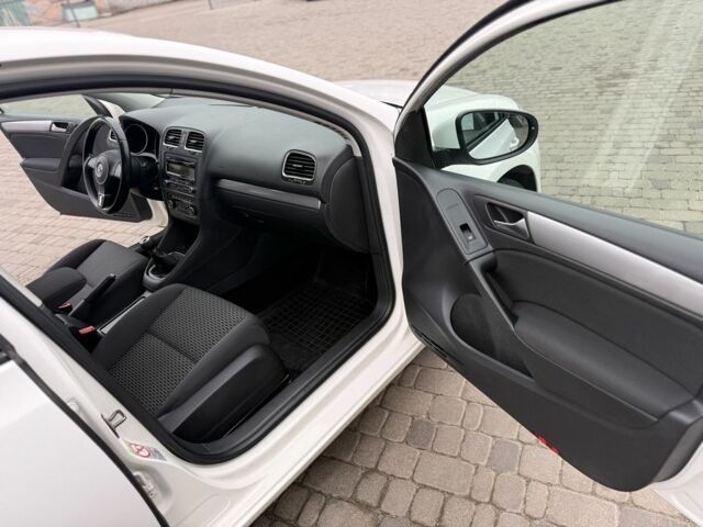 Білий Фольксваген Гольф, об'ємом двигуна 2 л та пробігом 280 тис. км за 8000 $, фото 18 на Automoto.ua