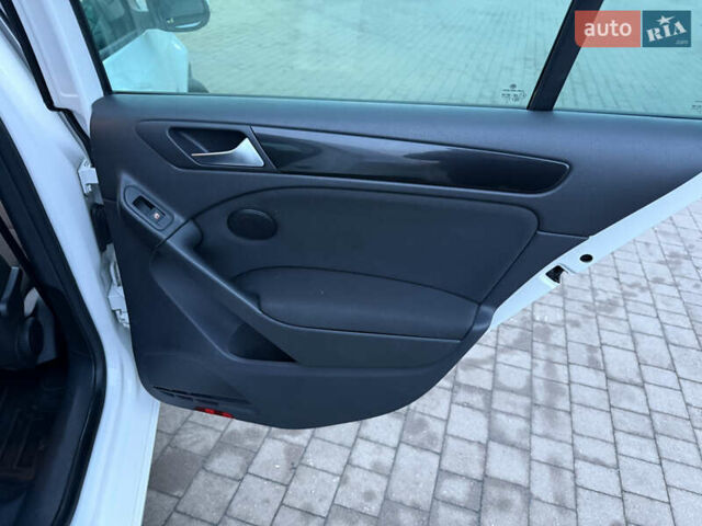 Белый Фольксваген Гольф, объемом двигателя 1.6 л и пробегом 245 тыс. км за 7700 $, фото 23 на Automoto.ua