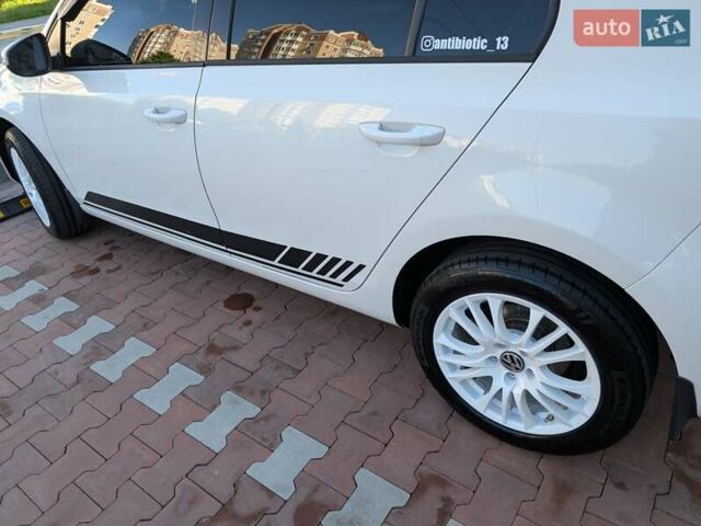 Белый Фольксваген Гольф, объемом двигателя 1.6 л и пробегом 340 тыс. км за 8000 $, фото 6 на Automoto.ua