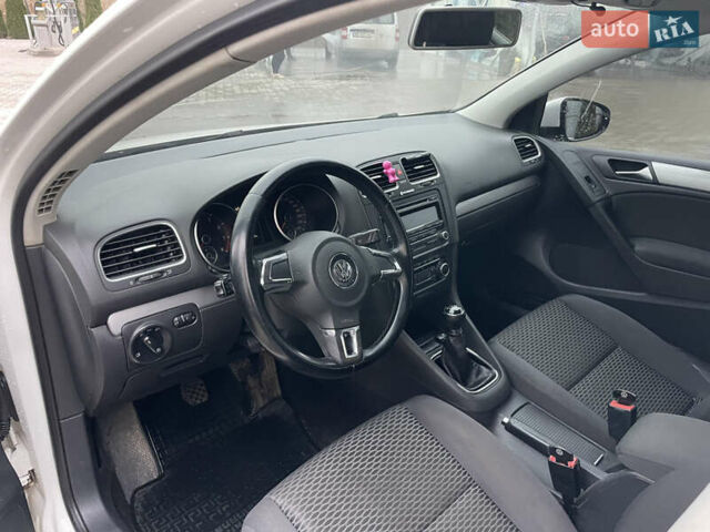 Белый Фольксваген Гольф, объемом двигателя 1.39 л и пробегом 241 тыс. км за 6500 $, фото 14 на Automoto.ua