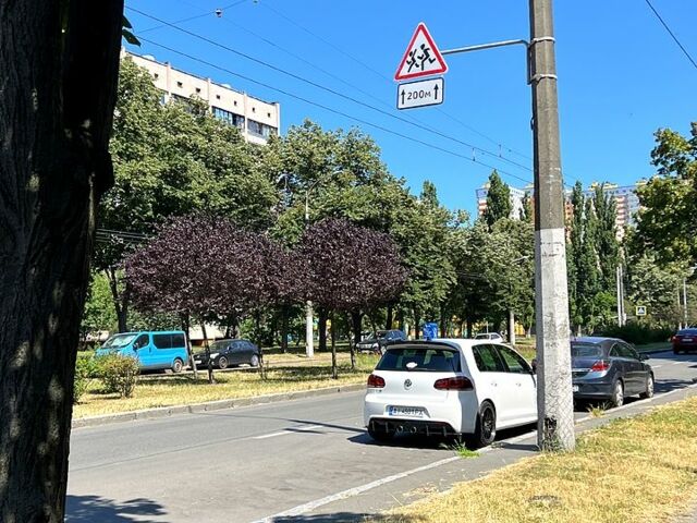Білий Фольксваген Гольф, об'ємом двигуна 2 л та пробігом 182 тис. км за 16000 $, фото 2 на Automoto.ua