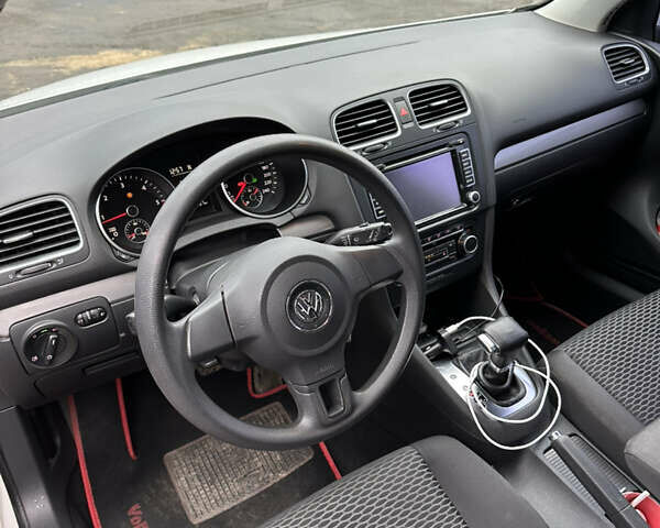 Белый Фольксваген Гольф, объемом двигателя 1.6 л и пробегом 260 тыс. км за 7500 $, фото 6 на Automoto.ua