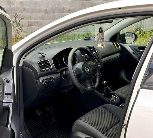 Белый Фольксваген Гольф, объемом двигателя 1.39 л и пробегом 385 тыс. км за 6009 $, фото 5 на Automoto.ua