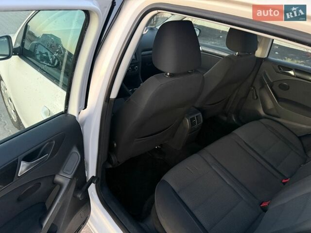 Белый Фольксваген Гольф, объемом двигателя 1.6 л и пробегом 193 тыс. км за 6700 $, фото 15 на Automoto.ua