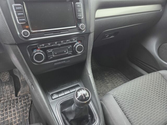 Белый Фольксваген Гольф, объемом двигателя 0 л и пробегом 248 тыс. км за 5999 $, фото 5 на Automoto.ua