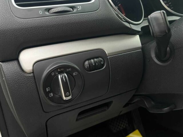 Белый Фольксваген Гольф, объемом двигателя 1.4 л и пробегом 192 тыс. км за 8700 $, фото 17 на Automoto.ua