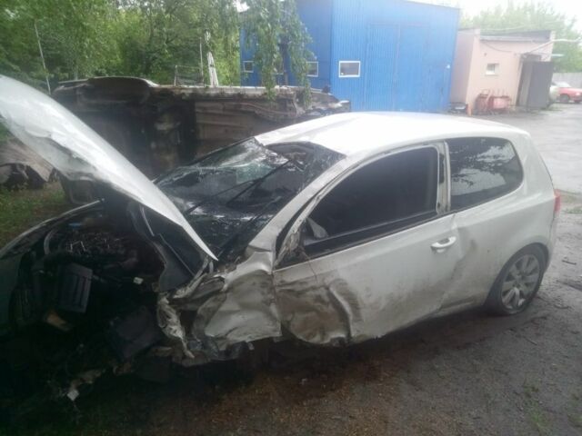 Белый Фольксваген Гольф, объемом двигателя 0 л и пробегом 200 тыс. км за 2650 $, фото 3 на Automoto.ua