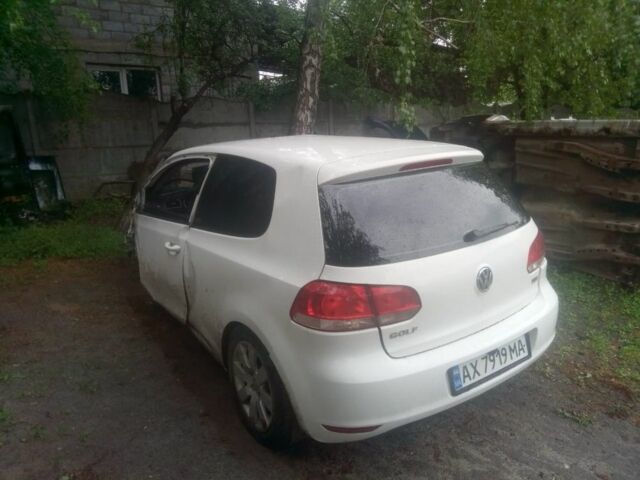 Белый Фольксваген Гольф, объемом двигателя 0 л и пробегом 200 тыс. км за 2650 $, фото 1 на Automoto.ua
