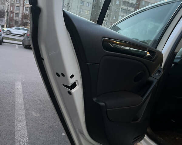 Білий Фольксваген Гольф, об'ємом двигуна 1.6 л та пробігом 265 тис. км за 7900 $, фото 3 на Automoto.ua