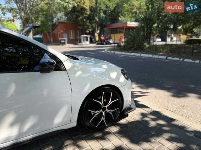 Белый Фольксваген Гольф, объемом двигателя 1.97 л и пробегом 226 тыс. км за 10500 $, фото 4 на Automoto.ua