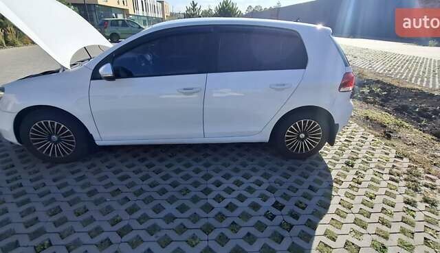 Белый Фольксваген Гольф, объемом двигателя 1.6 л и пробегом 228 тыс. км за 7800 $, фото 1 на Automoto.ua