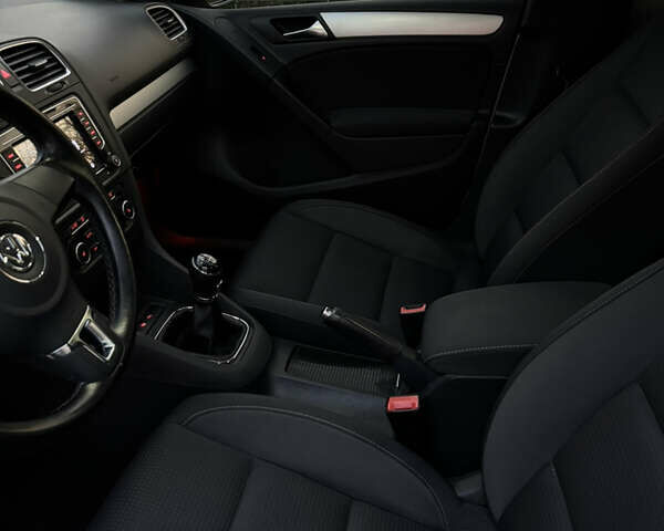 Белый Фольксваген Гольф, объемом двигателя 1.2 л и пробегом 146 тыс. км за 7900 $, фото 12 на Automoto.ua