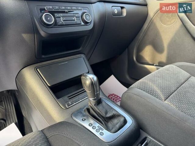 Белый Фольксваген Гольф, объемом двигателя 1.39 л и пробегом 171 тыс. км за 8500 $, фото 11 на Automoto.ua