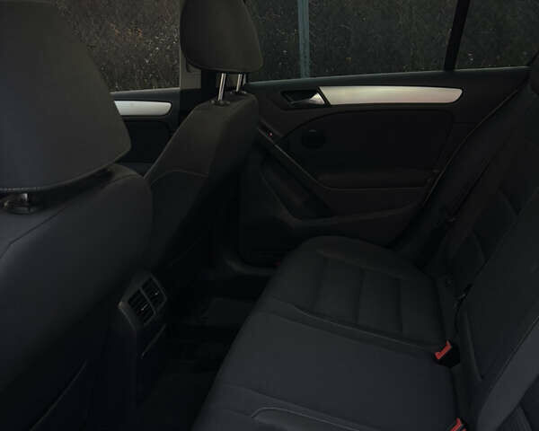 Белый Фольксваген Гольф, объемом двигателя 1.2 л и пробегом 146 тыс. км за 7900 $, фото 11 на Automoto.ua