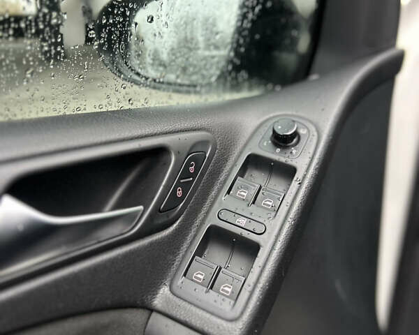 Білий Фольксваген Гольф, об'ємом двигуна 1.97 л та пробігом 269 тис. км за 9000 $, фото 22 на Automoto.ua