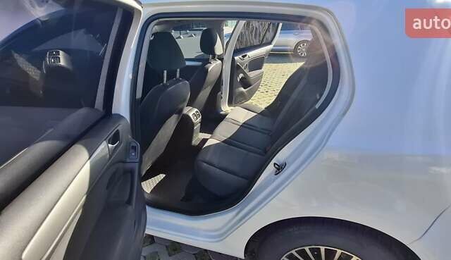 Белый Фольксваген Гольф, объемом двигателя 1.6 л и пробегом 228 тыс. км за 7800 $, фото 3 на Automoto.ua