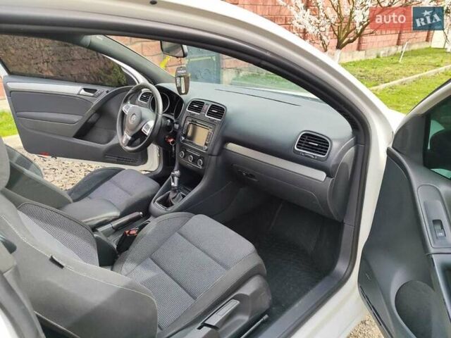 Белый Фольксваген Гольф, объемом двигателя 1.97 л и пробегом 331 тыс. км за 6800 $, фото 2 на Automoto.ua