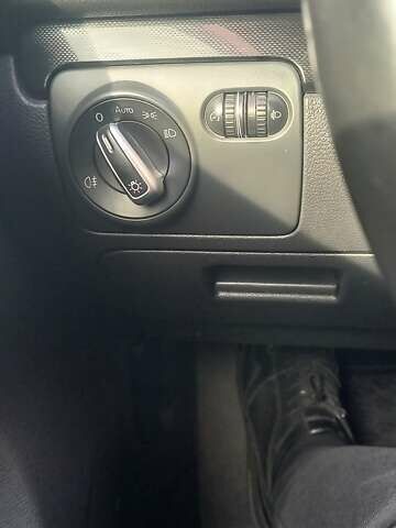 Белый Фольксваген Гольф, объемом двигателя 1.39 л и пробегом 225 тыс. км за 8299 $, фото 17 на Automoto.ua