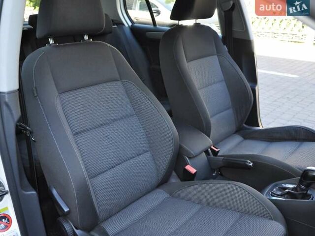 Белый Фольксваген Гольф, объемом двигателя 1.39 л и пробегом 132 тыс. км за 8800 $, фото 22 на Automoto.ua