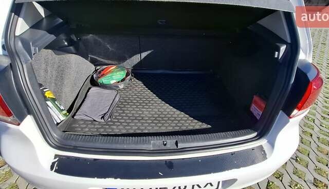 Белый Фольксваген Гольф, объемом двигателя 1.6 л и пробегом 228 тыс. км за 7800 $, фото 6 на Automoto.ua