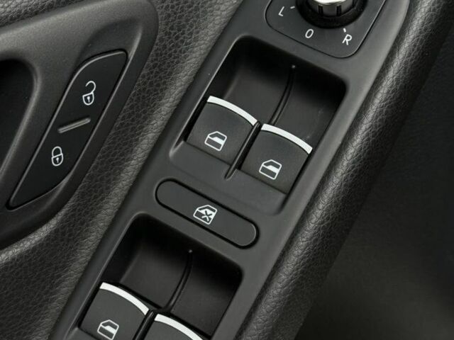 Білий Фольксваген Гольф, об'ємом двигуна 2 л та пробігом 227 тис. км за 9999 $, фото 10 на Automoto.ua