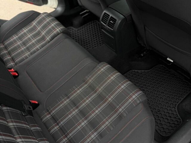 Білий Фольксваген Гольф, об'ємом двигуна 2 л та пробігом 227 тис. км за 9999 $, фото 8 на Automoto.ua